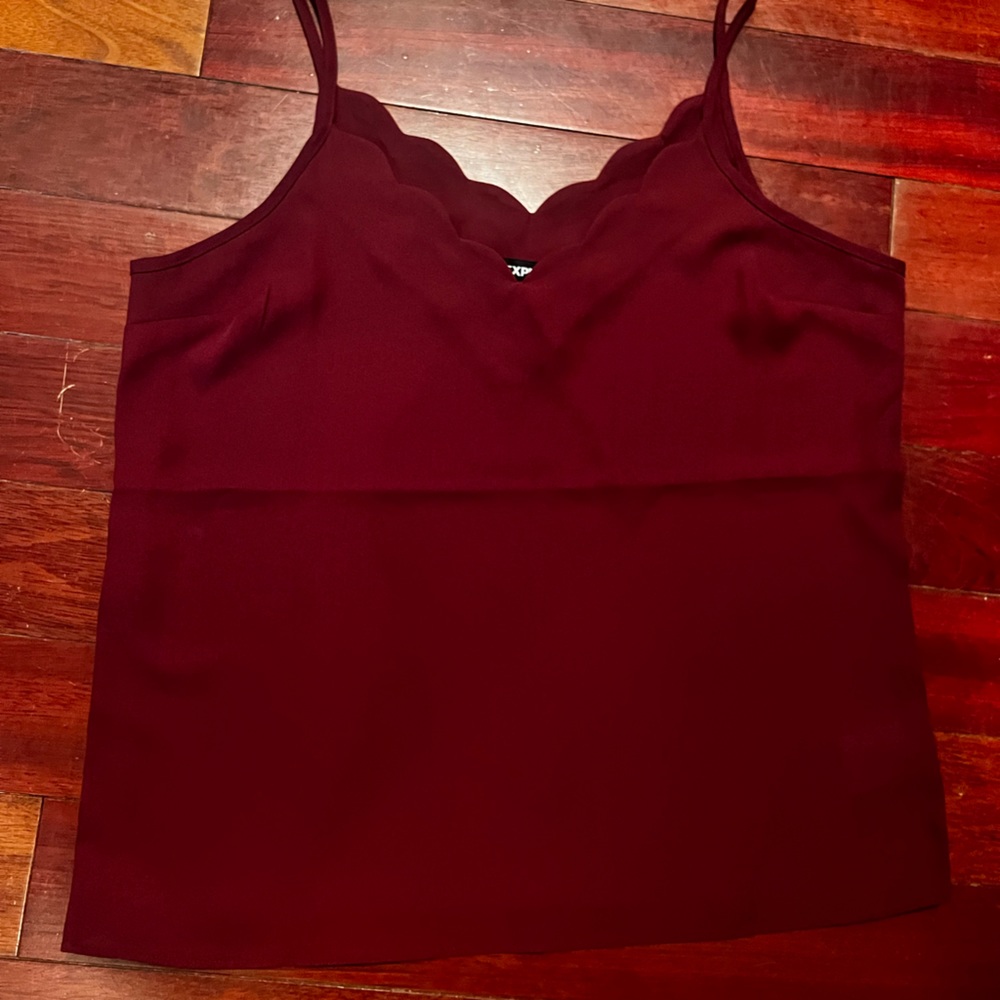 ♥️NWT EXPRESS V-neck Scalloped Cami ♥️